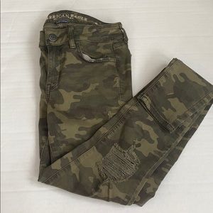 Camo distressed leggings